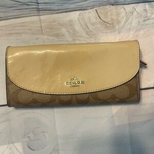 Coach Slim Envelope Wallet Signature Khaki / Vanilla w/ burgundy interior